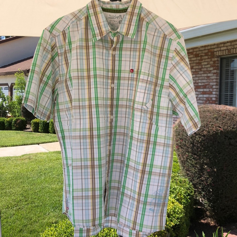 Quicksilver Shortsleeved Shirt, Large